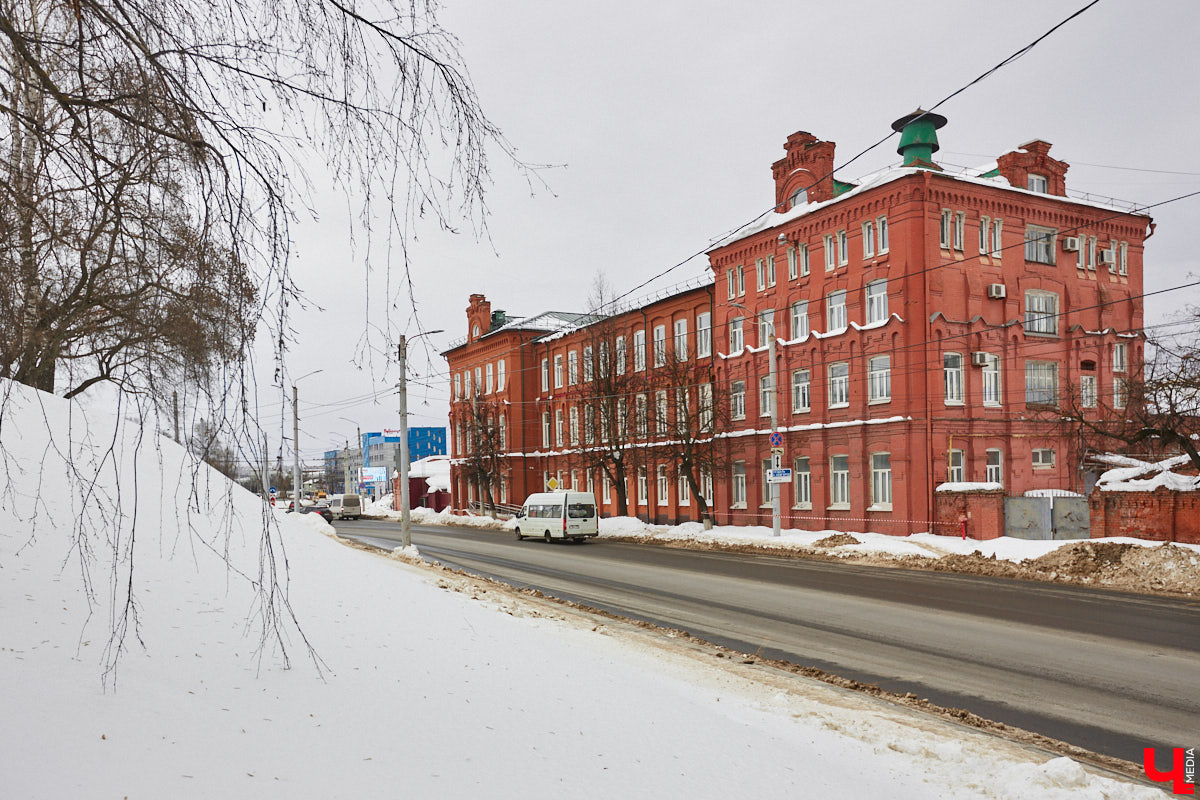 Во Владимире выставили на продажу сразу несколько крупных объектов. Все они расположены недалеко от центра и могут показаться весьма привлекательными для инвесторов. Цены, конечно, кусаются, но ведь и сами локации в городе известны многим.