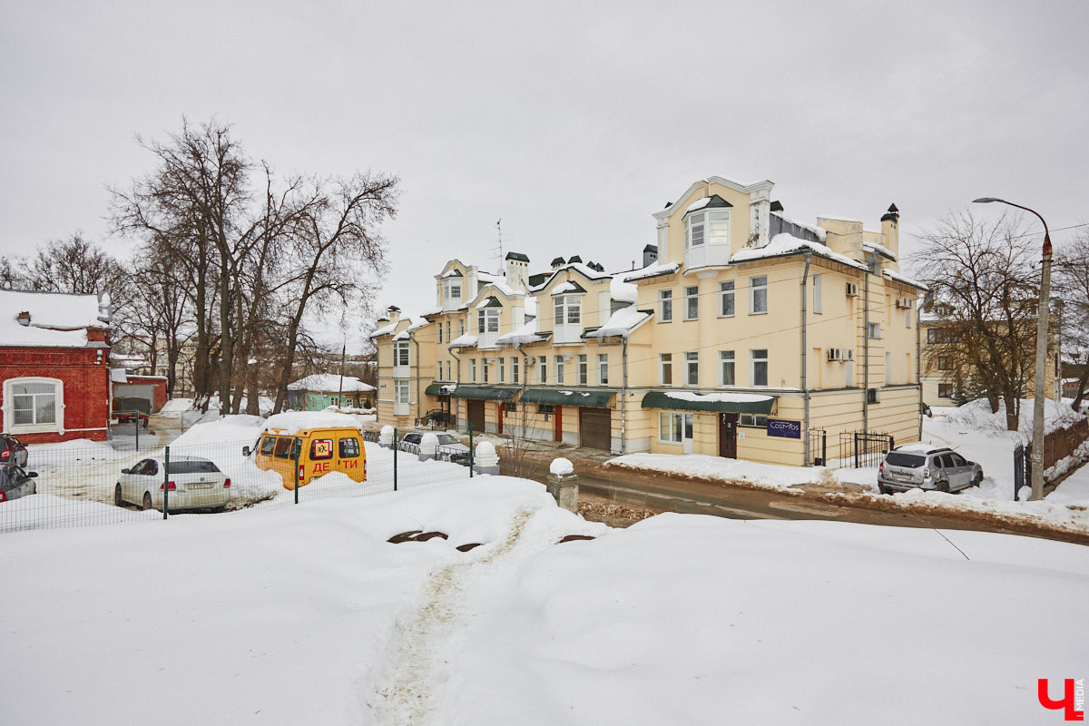 Во Владимире выставили на продажу сразу несколько крупных объектов. Все они расположены недалеко от центра и могут показаться весьма привлекательными для инвесторов. Цены, конечно, кусаются, но ведь и сами локации в городе известны многим.