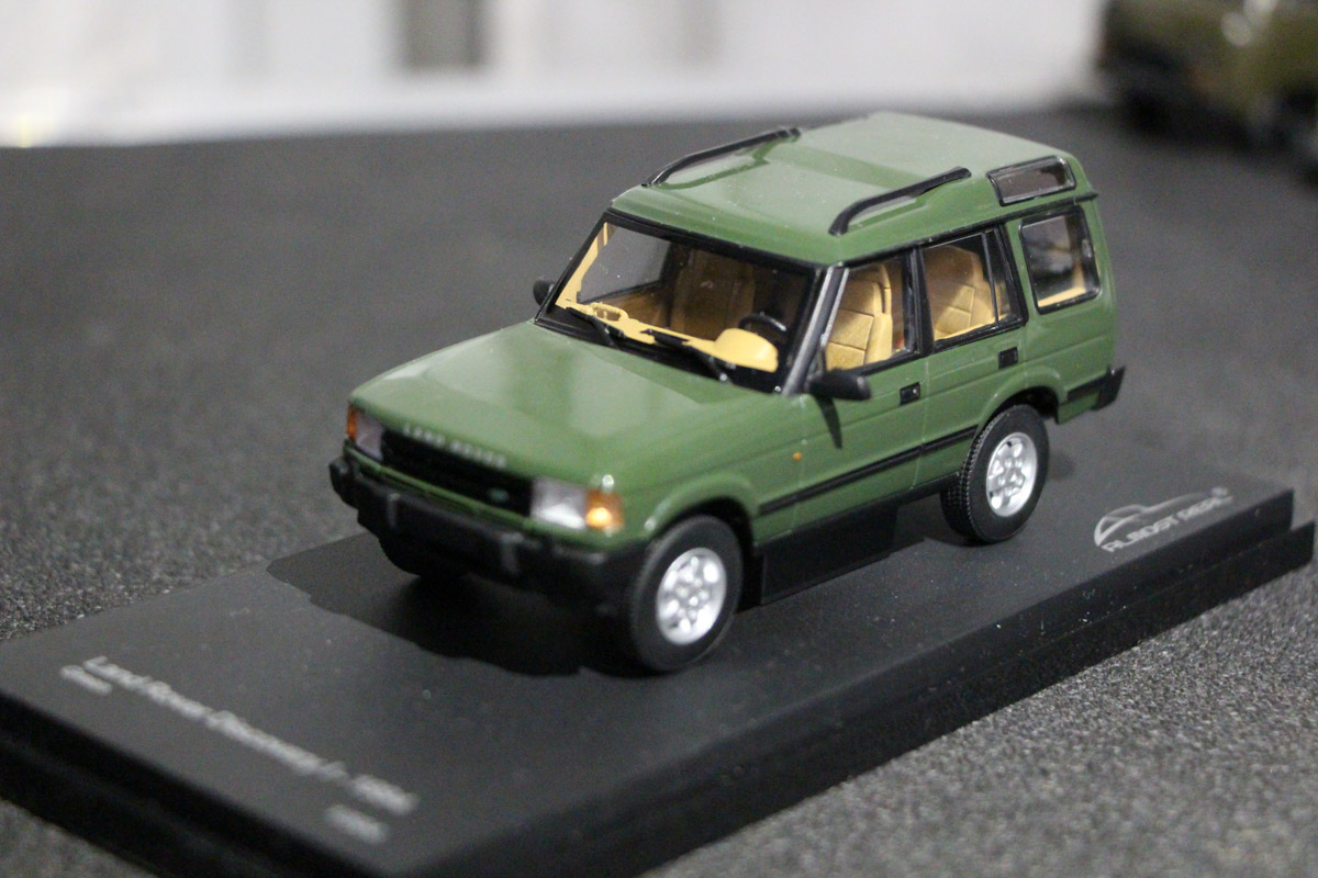 Внедорожники и грузовики, суперкары и советские авто, мотоциклы. У Александра Миронова не одна сотня экипажей разных дат выпуска и назначения. Правда, все они в миниатюре. О самых дорогих и раритетных моделях из своей удивительной коллекции с 35-летней историей владимирец рассказал нашему изданию.