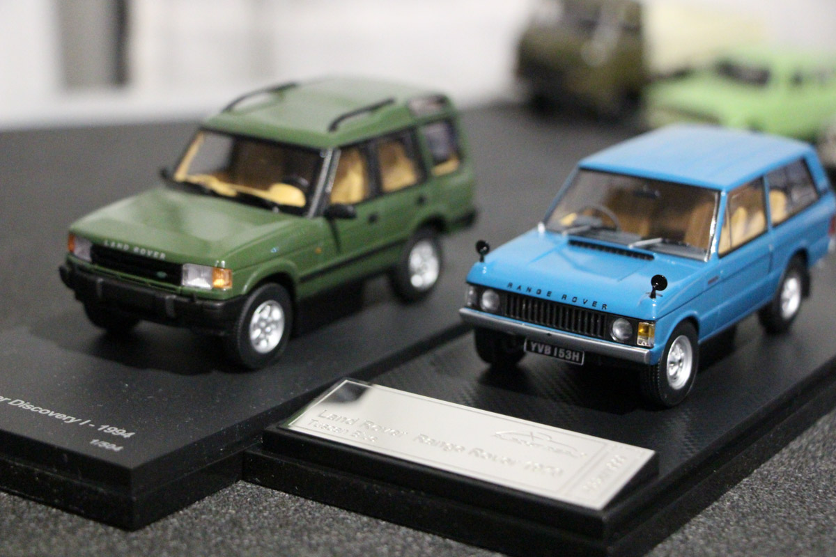 Внедорожники и грузовики, суперкары и советские авто, мотоциклы. У Александра Миронова не одна сотня экипажей разных дат выпуска и назначения. Правда, все они в миниатюре. О самых дорогих и раритетных моделях из своей удивительной коллекции с 35-летней историей владимирец рассказал нашему изданию.