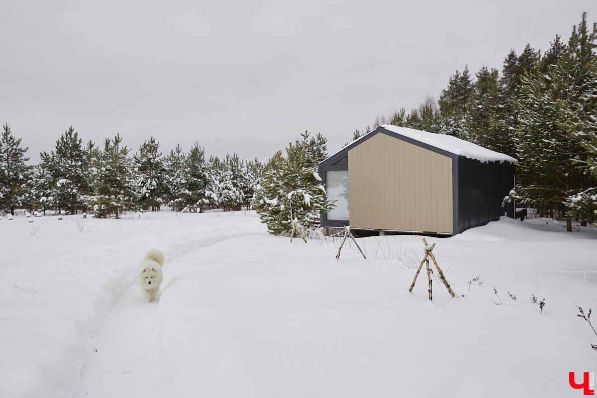 Уже полтора года, как владимирцы Алексей и Татьяна Логвиненко покинули каменные джунгли. Переехала чета с детьми не в типовой загородный дом, а в барнхаус, ставший частью их туристического проекта — энтоглэмпинга. Замыслом и подробностями быта пара поделилась с «Ключ-Медиа», заглянувшим к ним в гости.