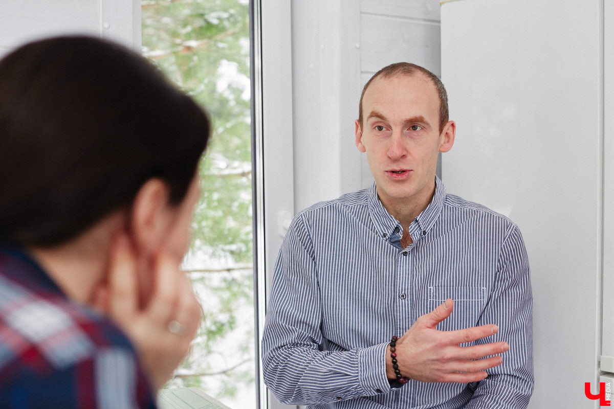 Уже полтора года, как владимирцы Алексей и Татьяна Логвиненко покинули каменные джунгли. Переехала чета с детьми не в типовой загородный дом, а в барнхаус, ставший частью их туристического проекта — энтоглэмпинга. Замыслом и подробностями быта пара поделилась с «Ключ-Медиа», заглянувшим к ним в гости.