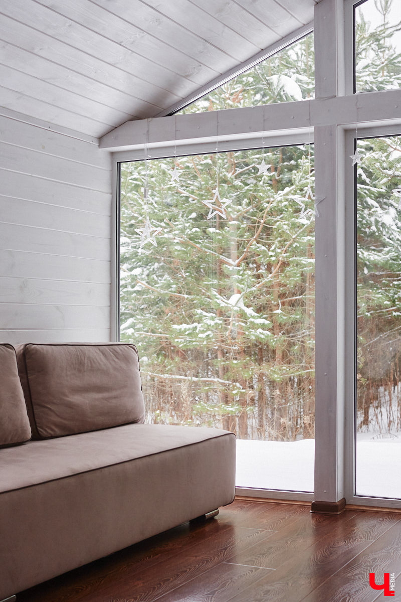 Уже полтора года, как владимирцы Алексей и Татьяна Логвиненко покинули каменные джунгли. Переехала чета с детьми не в типовой загородный дом, а в барнхаус, ставший частью их туристического проекта — энтоглэмпинга. Замыслом и подробностями быта пара поделилась с «Ключ-Медиа», заглянувшим к ним в гости.