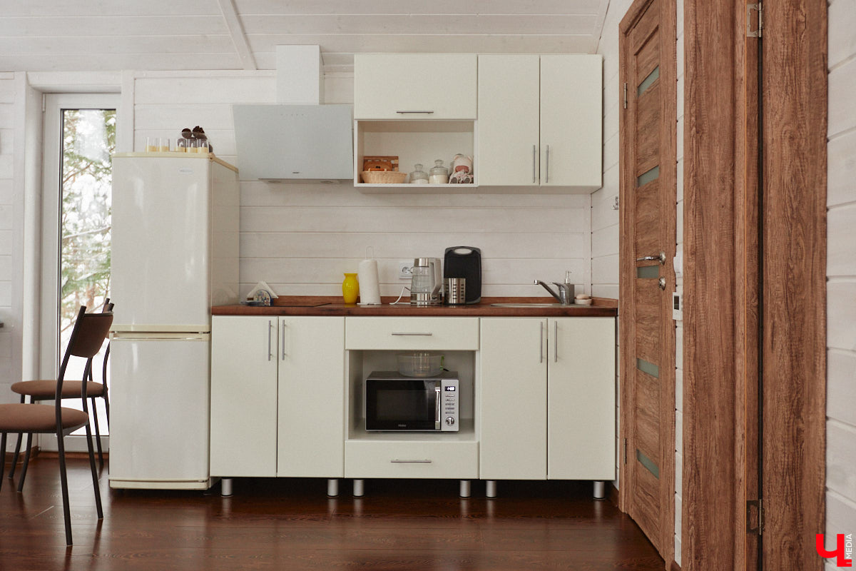 Уже полтора года, как владимирцы Алексей и Татьяна Логвиненко покинули каменные джунгли. Переехала чета с детьми не в типовой загородный дом, а в барнхаус, ставший частью их туристического проекта — энтоглэмпинга. Замыслом и подробностями быта пара поделилась с «Ключ-Медиа», заглянувшим к ним в гости.