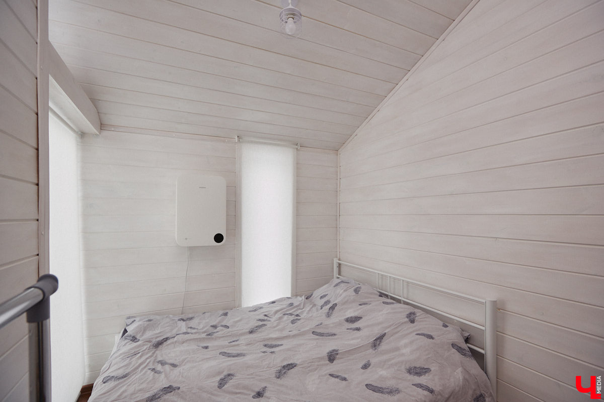 Уже полтора года, как владимирцы Алексей и Татьяна Логвиненко покинули каменные джунгли. Переехала чета с детьми не в типовой загородный дом, а в барнхаус, ставший частью их туристического проекта — энтоглэмпинга. Замыслом и подробностями быта пара поделилась с «Ключ-Медиа», заглянувшим к ним в гости.