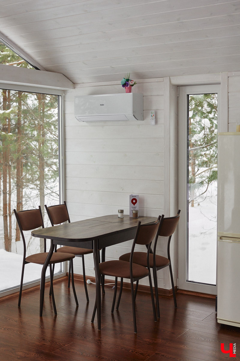 Уже полтора года, как владимирцы Алексей и Татьяна Логвиненко покинули каменные джунгли. Переехала чета с детьми не в типовой загородный дом, а в барнхаус, ставший частью их туристического проекта — энтоглэмпинга. Замыслом и подробностями быта пара поделилась с «Ключ-Медиа», заглянувшим к ним в гости.