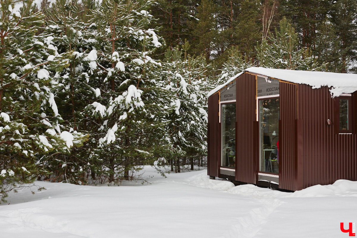 Уже полтора года, как владимирцы Алексей и Татьяна Логвиненко покинули каменные джунгли. Переехала чета с детьми не в типовой загородный дом, а в барнхаус, ставший частью их туристического проекта — энтоглэмпинга. Замыслом и подробностями быта пара поделилась с «Ключ-Медиа», заглянувшим к ним в гости.