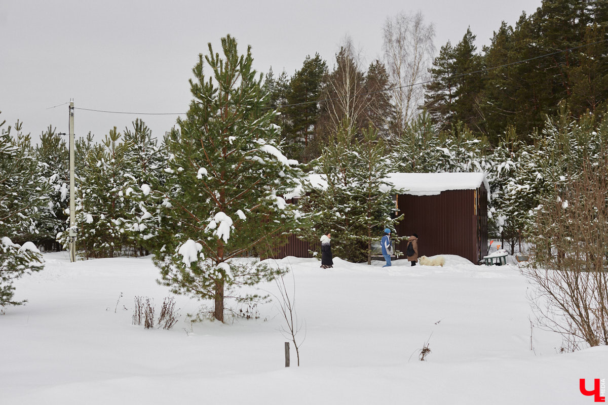 Уже полтора года, как владимирцы Алексей и Татьяна Логвиненко покинули каменные джунгли. Переехала чета с детьми не в типовой загородный дом, а в барнхаус, ставший частью их туристического проекта — энтоглэмпинга. Замыслом и подробностями быта пара поделилась с «Ключ-Медиа», заглянувшим к ним в гости.
