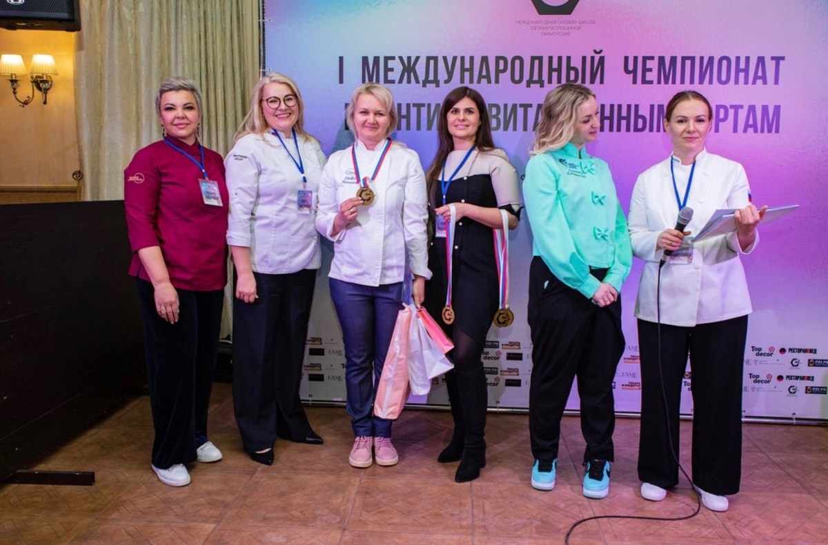 Кондитерам Владимирской области даже закон всемирного тяготения нипочем. Они доказали это на Международном чемпионате по антигравитационным тортам. Сладкое чудо инженерной мысли по мотивам сказки про Винни Пуха принесло мастерам из Гусь-Хрустального золотую медаль.