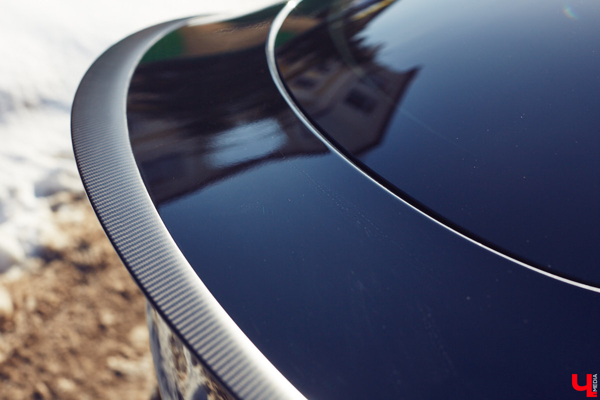 Tesla… как много в этом слове! Электрическое нечто, которое магнитом притягивает к себе взгляды, в чем уже убедился Антон Колобаев, как только приобрел данное чудо техники. Ну а мы поспешили узнать у него все плюсы и минусы авто, с недавних пор красиво рассекающего по владимирским дорогам.