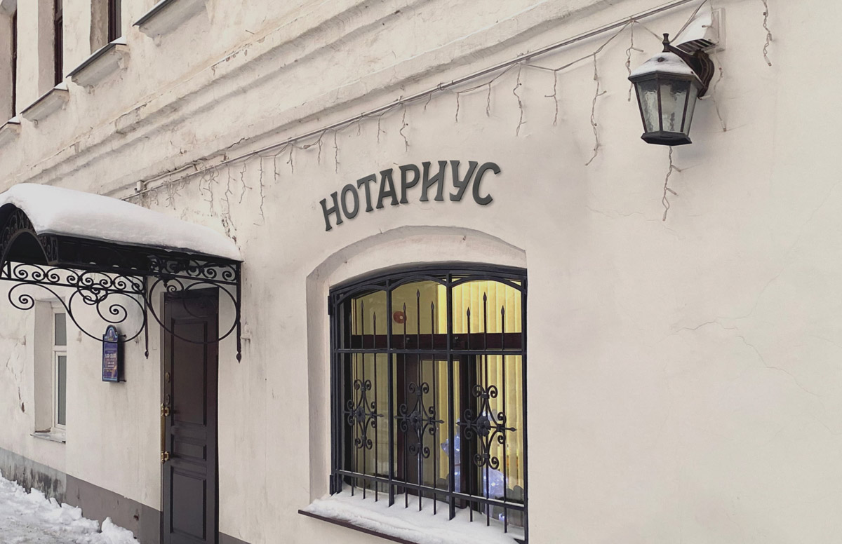 Студия Артемия Лебедева разработала новый дизайн вывесок к тысячелетию города-музея. Стилистика надписей отличается. И если одним предложенные для Суздаля варианты понравились, то другие считают, что шрифты можно и доработать.