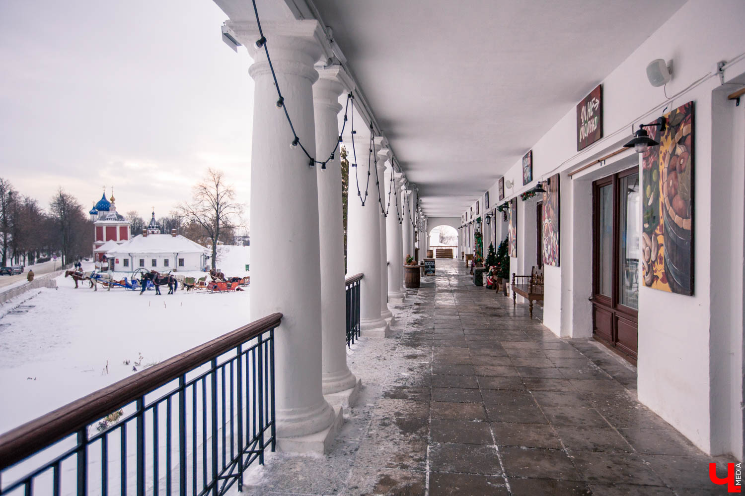 Студия Артемия Лебедева разработала новый дизайн вывесок к тысячелетию города-музея. Стилистика надписей отличается. И если одним предложенные для Суздаля варианты понравились, то другие считают, что шрифты можно и доработать.