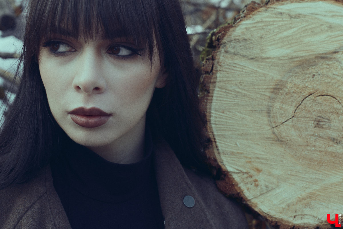 Во Владимире дефицит оазисов. Некогда утопавший в зелени город постепенно превращается в индустриальный короб, обшитый вентфасадом. «Ключ-Медиа» решил рассмотреть проблему в свойственной ему манере — при помощи творчества. Площадкой для перформанса на злобу дня стали старые сады на улице Мира, где проходит массовая вырубка деревьев.