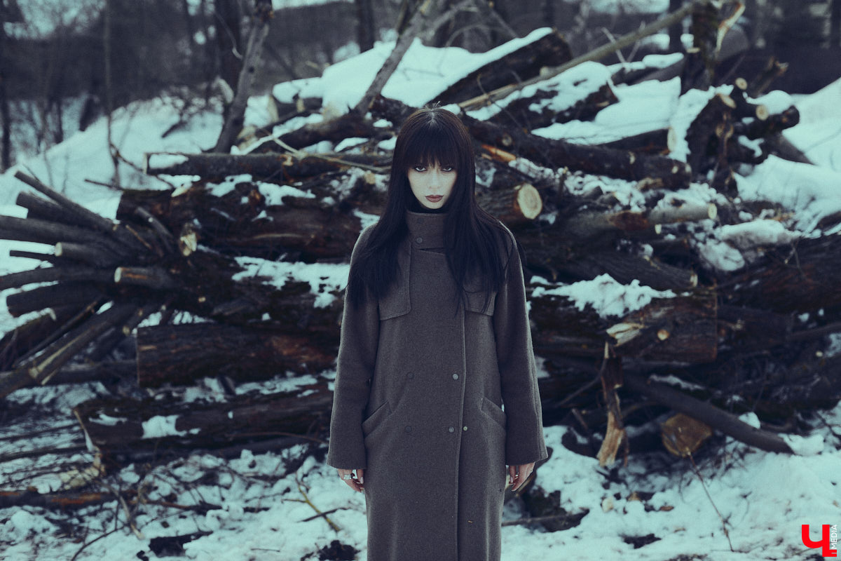 Во Владимире дефицит оазисов. Некогда утопавший в зелени город постепенно превращается в индустриальный короб, обшитый вентфасадом. «Ключ-Медиа» решил рассмотреть проблему в свойственной ему манере — при помощи творчества. Площадкой для перформанса на злобу дня стали старые сады на улице Мира, где проходит массовая вырубка деревьев.