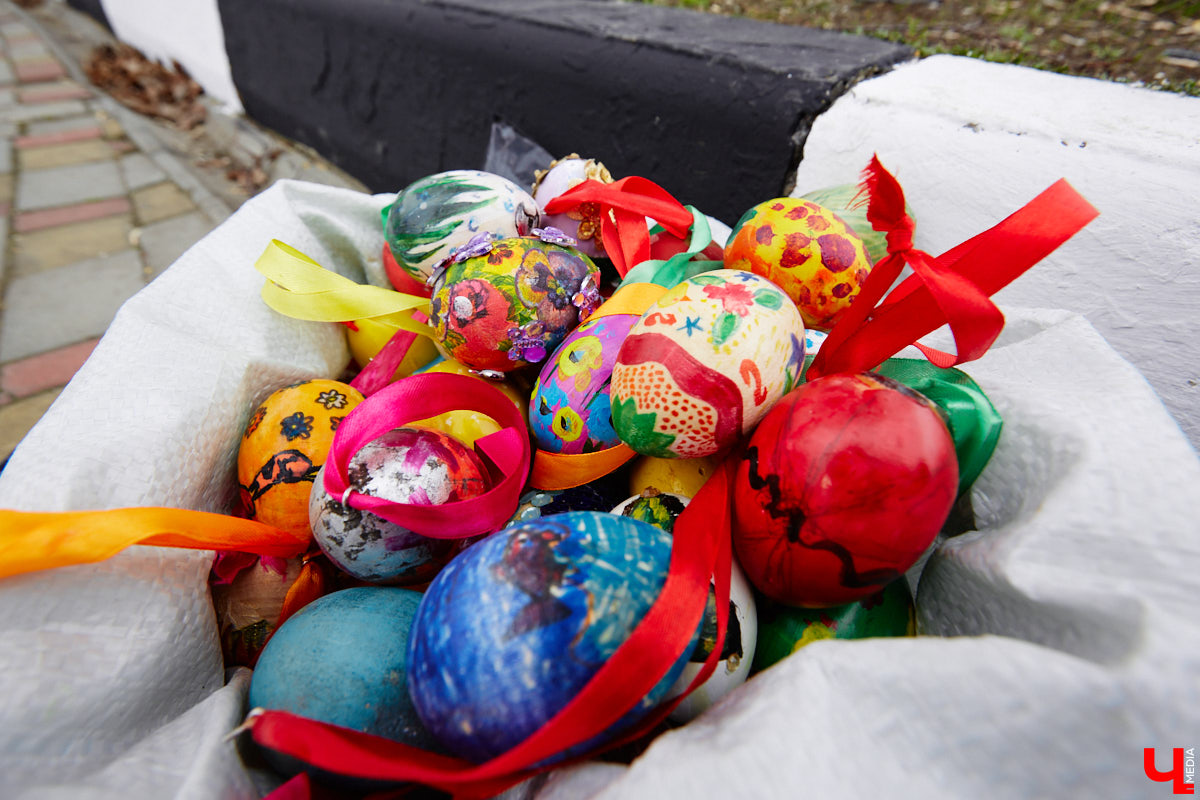 Настоящая благоухающая весна в паре шагов от нас, а значит, скоро все расцветет. Но приз за самый яркий наряд точно получит пасхальное дерево, которое по традиции облачится в свое одеяние в канун светлого праздника. Рассказываем, когда и где во Владимире развернется красочное зрелище.