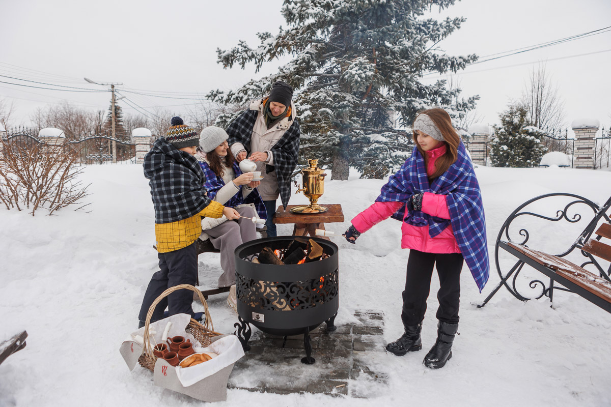 Главному проекту отельера Светланы Марковой         — усадьбе «Добролюбово»         — в         этом году исполняется 10         лет. Химик по         образованию случайно попала в         индустрию гостеприимства, а         сегодня в         ее         ведении несколько успешных гостевых домов и         ресторан «Русское подворье в         Суздале». Об         особенностях гостеприимства в         городе-музее, подготовке к         его тысячелетию, запросах туристов и         сотрудников, немного о         своей карьере и         чуть-чуть о         личном Светлана рассказала в         интервью «Ключ-Медиа».