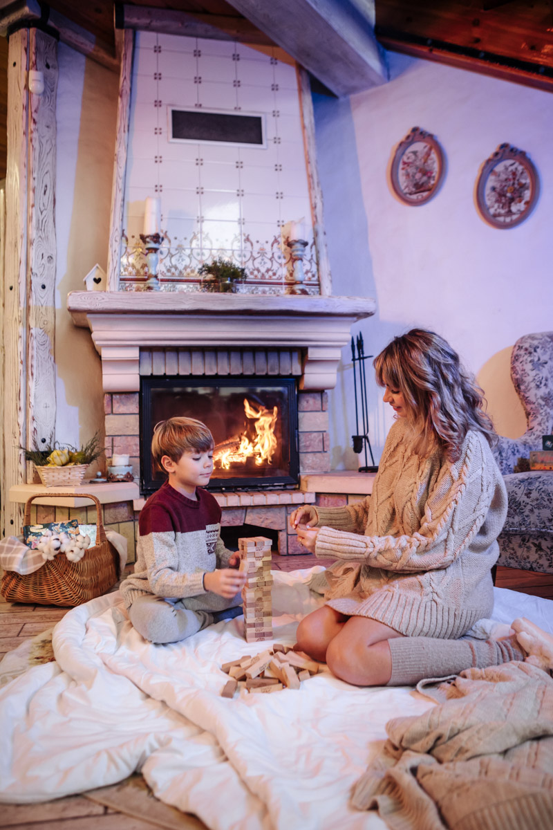 Главному проекту отельера Светланы Марковой         — усадьбе «Добролюбово»         — в         этом году исполняется 10         лет. Химик по         образованию случайно попала в         индустрию гостеприимства, а         сегодня в         ее         ведении несколько успешных гостевых домов и         ресторан «Русское подворье в         Суздале». Об         особенностях гостеприимства в         городе-музее, подготовке к         его тысячелетию, запросах туристов и         сотрудников, немного о         своей карьере и         чуть-чуть о         личном Светлана рассказала в         интервью «Ключ-Медиа».