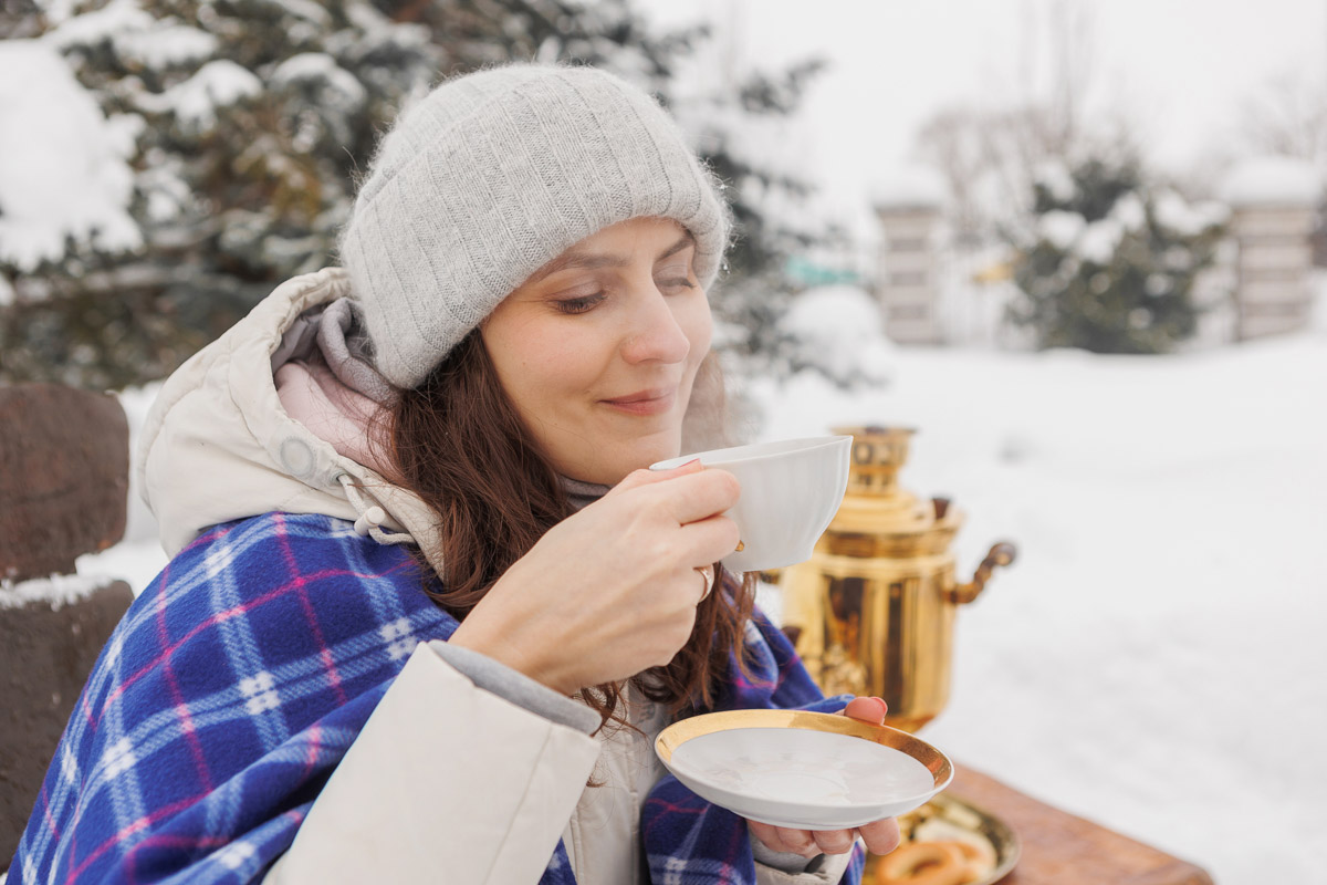 Главному проекту отельера Светланы Марковой         — усадьбе «Добролюбово»         — в         этом году исполняется 10         лет. Химик по         образованию случайно попала в         индустрию гостеприимства, а         сегодня в         ее         ведении несколько успешных гостевых домов и         ресторан «Русское подворье в         Суздале». Об         особенностях гостеприимства в         городе-музее, подготовке к         его тысячелетию, запросах туристов и         сотрудников, немного о         своей карьере и         чуть-чуть о         личном Светлана рассказала в         интервью «Ключ-Медиа».