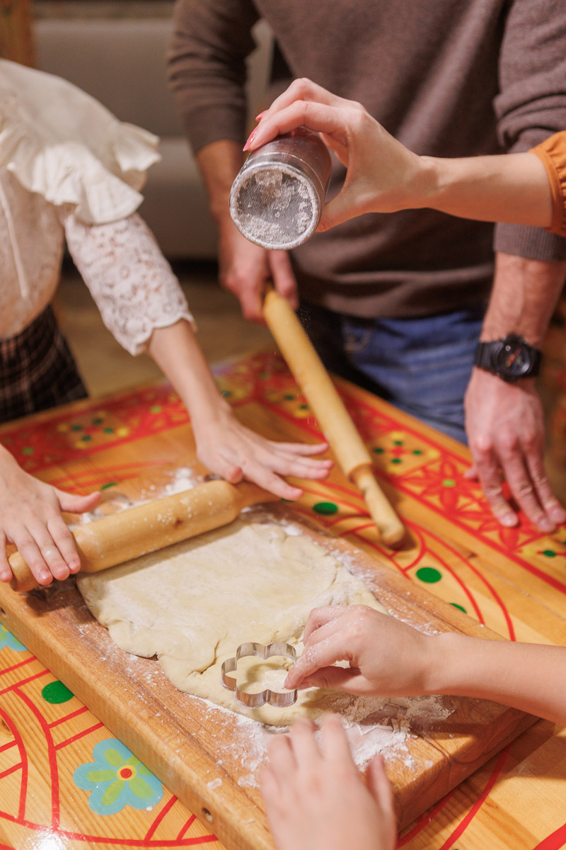 Главному проекту отельера Светланы Марковой         — усадьбе «Добролюбово»         — в         этом году исполняется 10         лет. Химик по         образованию случайно попала в         индустрию гостеприимства, а         сегодня в         ее         ведении несколько успешных гостевых домов и         ресторан «Русское подворье в         Суздале». Об         особенностях гостеприимства в         городе-музее, подготовке к         его тысячелетию, запросах туристов и         сотрудников, немного о         своей карьере и         чуть-чуть о         личном Светлана рассказала в         интервью «Ключ-Медиа».