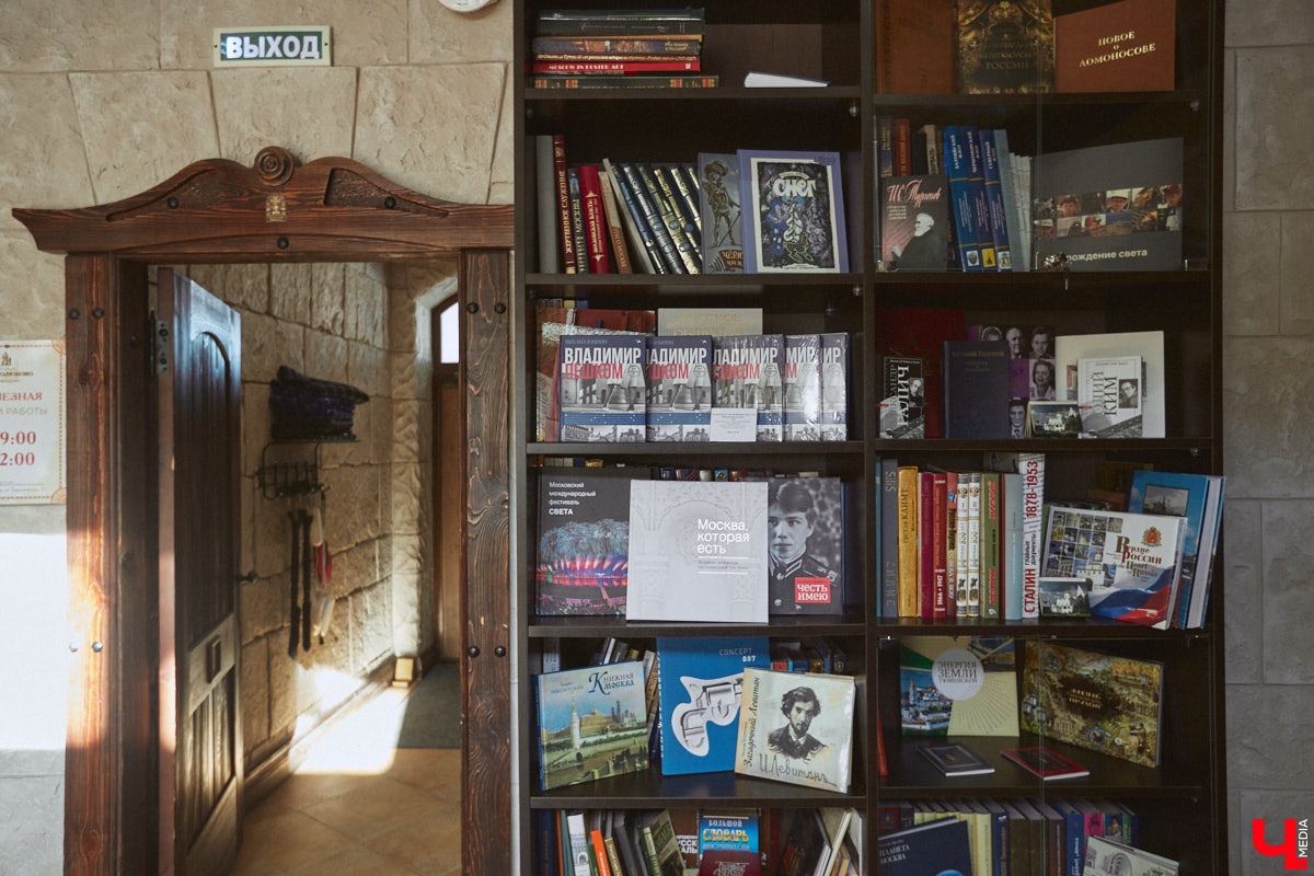 Главному проекту отельера Светланы Марковой         — усадьбе «Добролюбово»         — в         этом году исполняется 10         лет. Химик по         образованию случайно попала в         индустрию гостеприимства, а         сегодня в         ее         ведении несколько успешных гостевых домов и         ресторан «Русское подворье в         Суздале». Об         особенностях гостеприимства в         городе-музее, подготовке к         его тысячелетию, запросах туристов и         сотрудников, немного о         своей карьере и         чуть-чуть о         личном Светлана рассказала в         интервью «Ключ-Медиа».