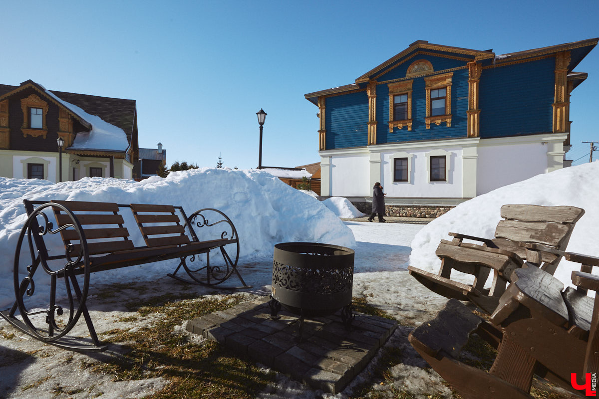 Главному проекту отельера Светланы Марковой         — усадьбе «Добролюбово»         — в         этом году исполняется 10         лет. Химик по         образованию случайно попала в         индустрию гостеприимства, а         сегодня в         ее         ведении несколько успешных гостевых домов и         ресторан «Русское подворье в         Суздале». Об         особенностях гостеприимства в         городе-музее, подготовке к         его тысячелетию, запросах туристов и         сотрудников, немного о         своей карьере и         чуть-чуть о         личном Светлана рассказала в         интервью «Ключ-Медиа».