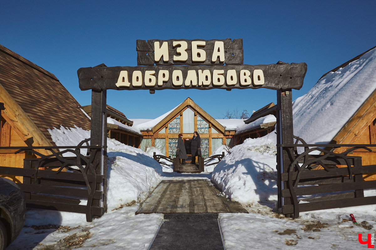 Главному проекту отельера Светланы Марковой         — усадьбе «Добролюбово»         — в         этом году исполняется 10         лет. Химик по         образованию случайно попала в         индустрию гостеприимства, а         сегодня в         ее         ведении несколько успешных гостевых домов и         ресторан «Русское подворье в         Суздале». Об         особенностях гостеприимства в         городе-музее, подготовке к         его тысячелетию, запросах туристов и         сотрудников, немного о         своей карьере и         чуть-чуть о         личном Светлана рассказала в         интервью «Ключ-Медиа».