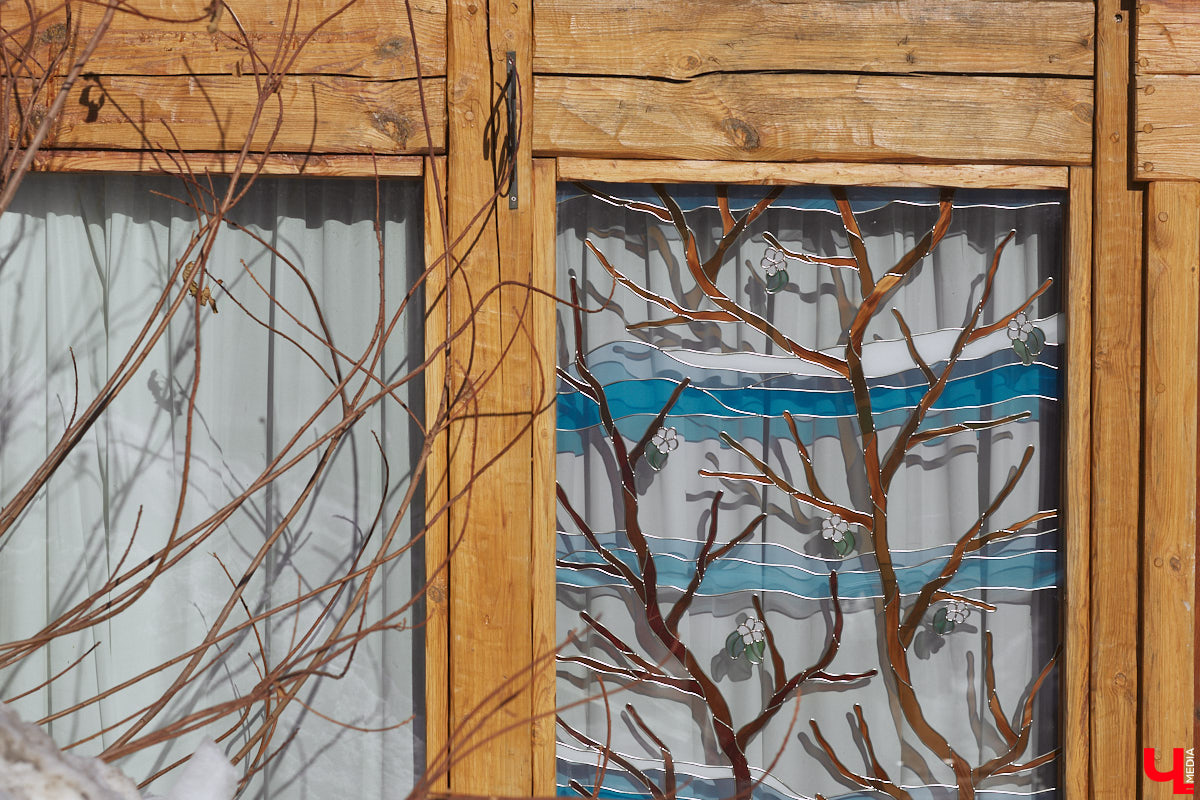 Главному проекту отельера Светланы Марковой         — усадьбе «Добролюбово»         — в         этом году исполняется 10         лет. Химик по         образованию случайно попала в         индустрию гостеприимства, а         сегодня в         ее         ведении несколько успешных гостевых домов и         ресторан «Русское подворье в         Суздале». Об         особенностях гостеприимства в         городе-музее, подготовке к         его тысячелетию, запросах туристов и         сотрудников, немного о         своей карьере и         чуть-чуть о         личном Светлана рассказала в         интервью «Ключ-Медиа».