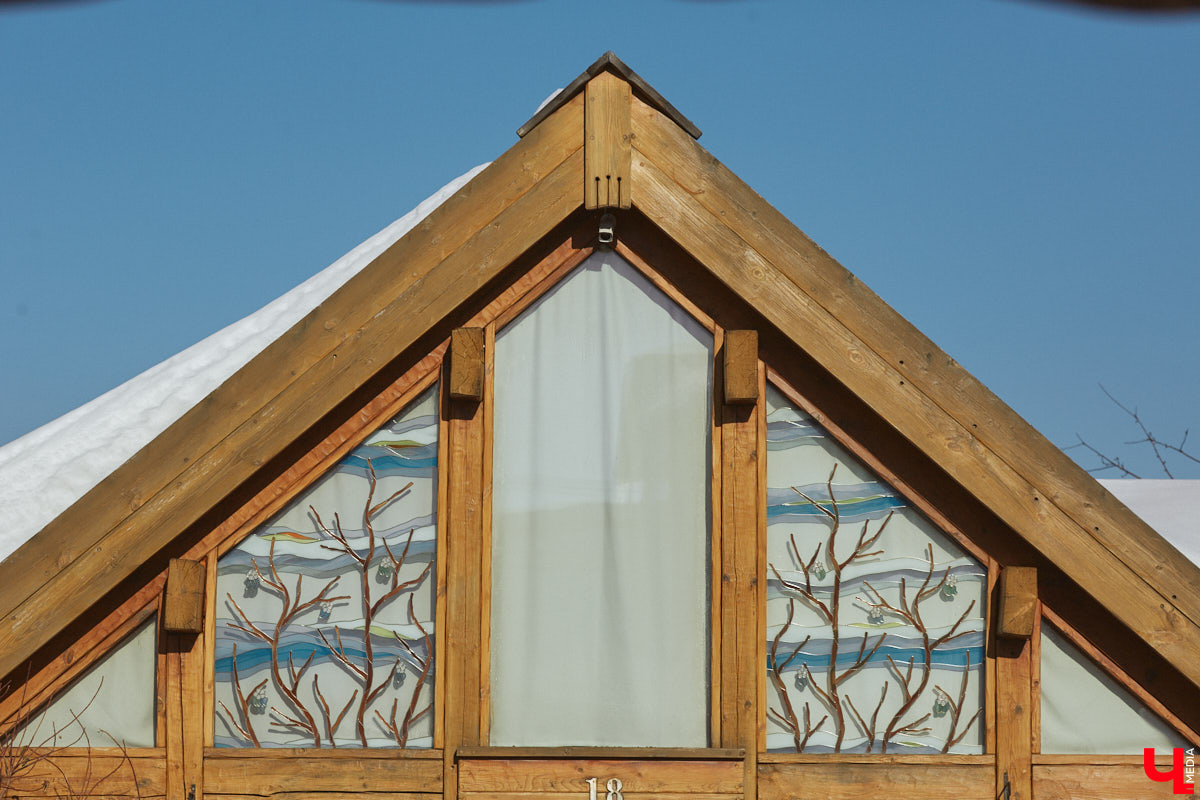 Главному проекту отельера Светланы Марковой         — усадьбе «Добролюбово»         — в         этом году исполняется 10         лет. Химик по         образованию случайно попала в         индустрию гостеприимства, а         сегодня в         ее         ведении несколько успешных гостевых домов и         ресторан «Русское подворье в         Суздале». Об         особенностях гостеприимства в         городе-музее, подготовке к         его тысячелетию, запросах туристов и         сотрудников, немного о         своей карьере и         чуть-чуть о         личном Светлана рассказала в         интервью «Ключ-Медиа».