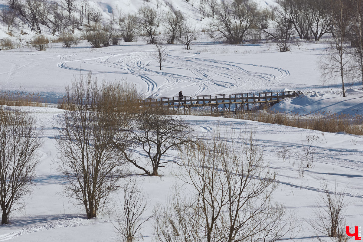 Главному проекту отельера Светланы Марковой         — усадьбе «Добролюбово»         — в         этом году исполняется 10         лет. Химик по         образованию случайно попала в         индустрию гостеприимства, а         сегодня в         ее         ведении несколько успешных гостевых домов и         ресторан «Русское подворье в         Суздале». Об         особенностях гостеприимства в         городе-музее, подготовке к         его тысячелетию, запросах туристов и         сотрудников, немного о         своей карьере и         чуть-чуть о         личном Светлана рассказала в         интервью «Ключ-Медиа».