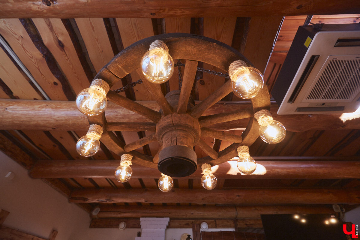 Главному проекту отельера Светланы Марковой         — усадьбе «Добролюбово»         — в         этом году исполняется 10         лет. Химик по         образованию случайно попала в         индустрию гостеприимства, а         сегодня в         ее         ведении несколько успешных гостевых домов и         ресторан «Русское подворье в         Суздале». Об         особенностях гостеприимства в         городе-музее, подготовке к         его тысячелетию, запросах туристов и         сотрудников, немного о         своей карьере и         чуть-чуть о         личном Светлана рассказала в         интервью «Ключ-Медиа».