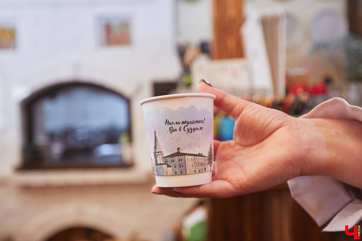 Главному проекту отельера Светланы Марковой         — усадьбе «Добролюбово»         — в         этом году исполняется 10         лет. Химик по         образованию случайно попала в         индустрию гостеприимства, а         сегодня в         ее         ведении несколько успешных гостевых домов и         ресторан «Русское подворье в         Суздале». Об         особенностях гостеприимства в         городе-музее, подготовке к         его тысячелетию, запросах туристов и         сотрудников, немного о         своей карьере и         чуть-чуть о         личном Светлана рассказала в         интервью «Ключ-Медиа».