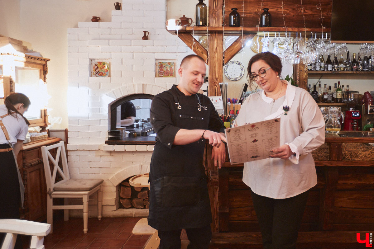 Главному проекту отельера Светланы Марковой         — усадьбе «Добролюбово»         — в         этом году исполняется 10         лет. Химик по         образованию случайно попала в         индустрию гостеприимства, а         сегодня в         ее         ведении несколько успешных гостевых домов и         ресторан «Русское подворье в         Суздале». Об         особенностях гостеприимства в         городе-музее, подготовке к         его тысячелетию, запросах туристов и         сотрудников, немного о         своей карьере и         чуть-чуть о         личном Светлана рассказала в         интервью «Ключ-Медиа».