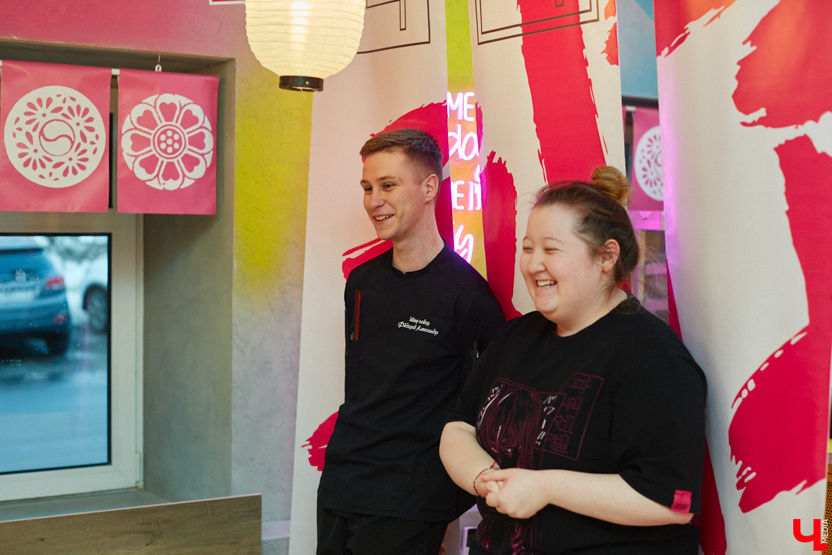 Южная Корея сейчас один из главных трендсеттеров. Люди обожают k-pop айдолов и массово смотрят дорамы. Кусочек яркой страны появился и во Владимире. Рассказываем о концепции нового фуд-проекта, в рамках которого прошла закрытая дегустация с участием «Ключ-Медиа» и популярных блогеров.