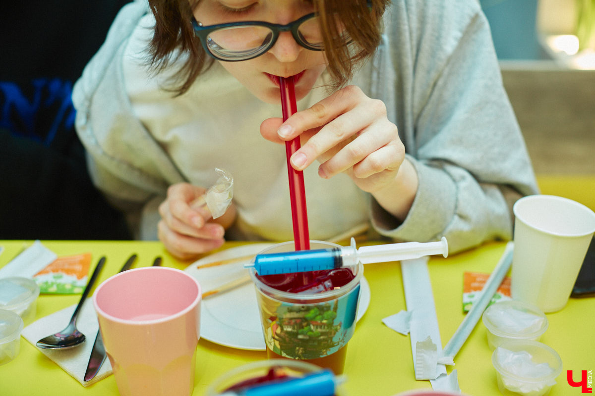 Южная Корея сейчас один из главных трендсеттеров. Люди обожают k-pop айдолов и массово смотрят дорамы. Кусочек яркой страны появился и во Владимире. Рассказываем о концепции нового фуд-проекта, в рамках которого прошла закрытая дегустация с участием «Ключ-Медиа» и популярных блогеров.