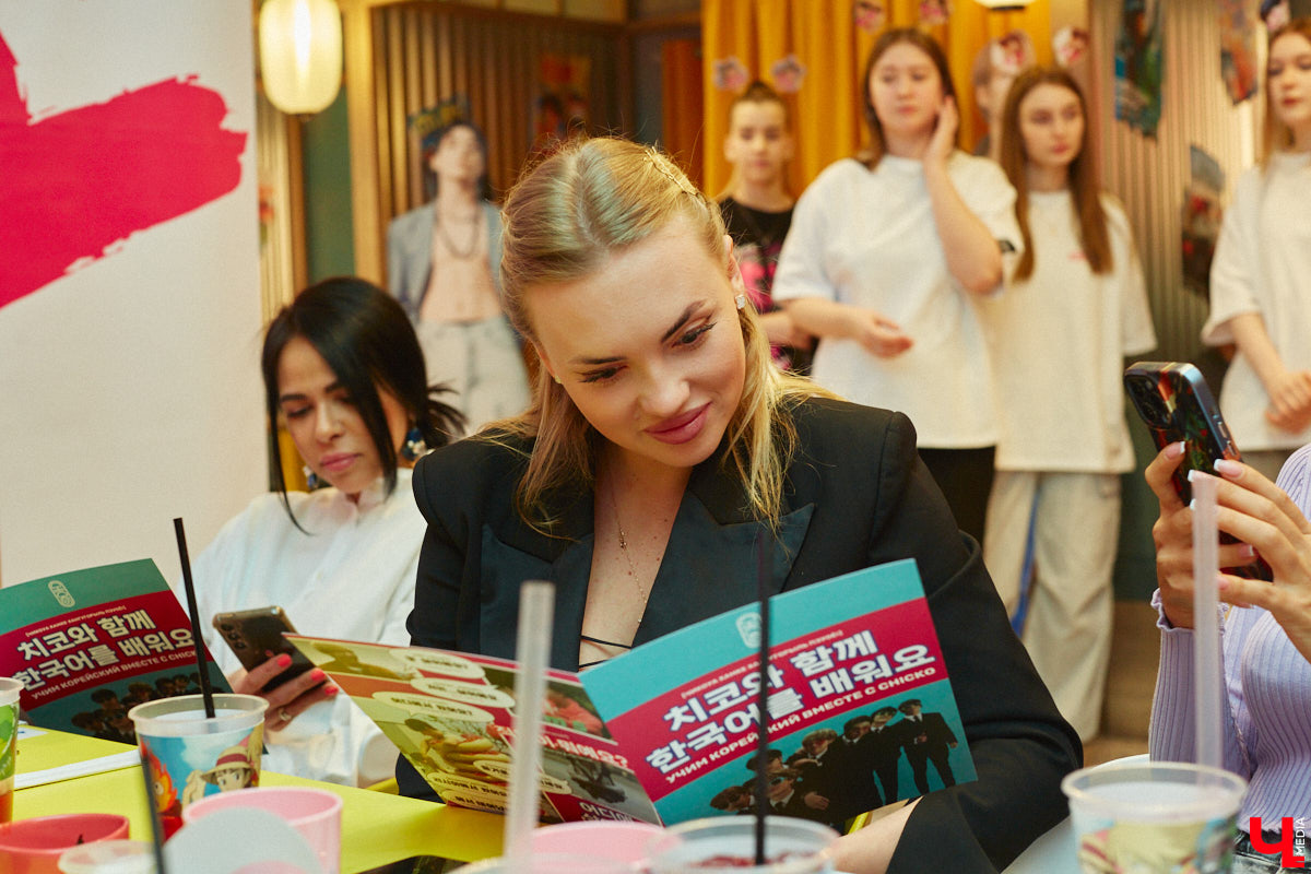 Южная Корея сейчас один из главных трендсеттеров. Люди обожают k-pop айдолов и массово смотрят дорамы. Кусочек яркой страны появился и во Владимире. Рассказываем о концепции нового фуд-проекта, в рамках которого прошла закрытая дегустация с участием «Ключ-Медиа» и популярных блогеров.