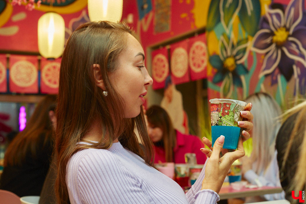 Южная Корея сейчас один из главных трендсеттеров. Люди обожают k-pop айдолов и массово смотрят дорамы. Кусочек яркой страны появился и во Владимире. Рассказываем о концепции нового фуд-проекта, в рамках которого прошла закрытая дегустация с участием «Ключ-Медиа» и популярных блогеров.