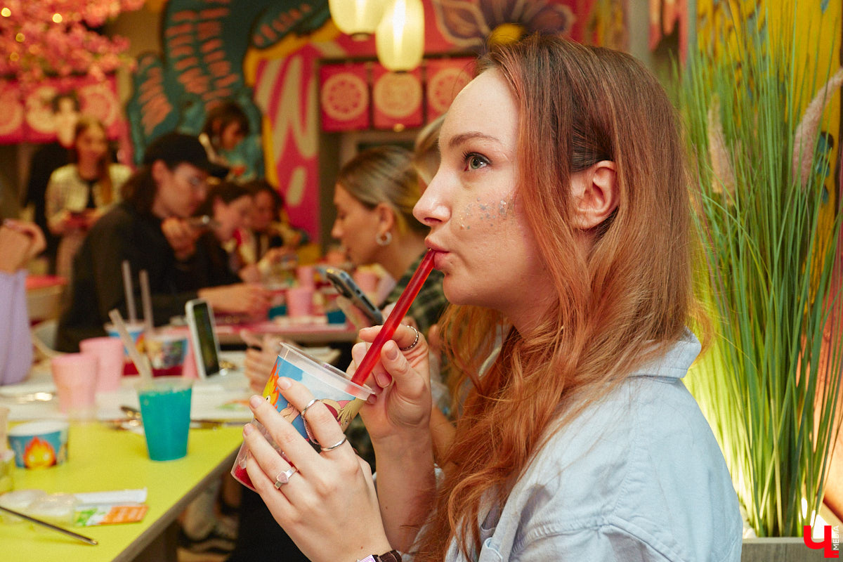 Южная Корея сейчас один из главных трендсеттеров. Люди обожают k-pop айдолов и массово смотрят дорамы. Кусочек яркой страны появился и во Владимире. Рассказываем о концепции нового фуд-проекта, в рамках которого прошла закрытая дегустация с участием «Ключ-Медиа» и популярных блогеров.