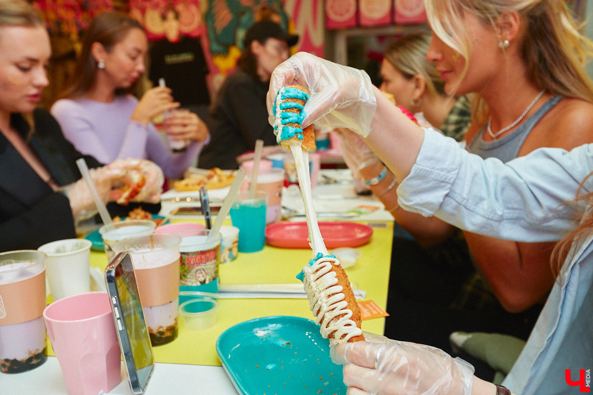 Южная Корея сейчас один из главных трендсеттеров. Люди обожают k-pop айдолов и массово смотрят дорамы. Кусочек яркой страны появился и во Владимире. Рассказываем о концепции нового фуд-проекта, в рамках которого прошла закрытая дегустация с участием «Ключ-Медиа» и популярных блогеров.