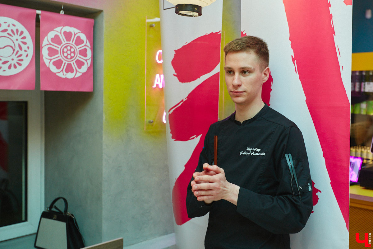 Южная Корея сейчас один из главных трендсеттеров. Люди обожают k-pop айдолов и массово смотрят дорамы. Кусочек яркой страны появился и во Владимире. Рассказываем о концепции нового фуд-проекта, в рамках которого прошла закрытая дегустация с участием «Ключ-Медиа» и популярных блогеров.