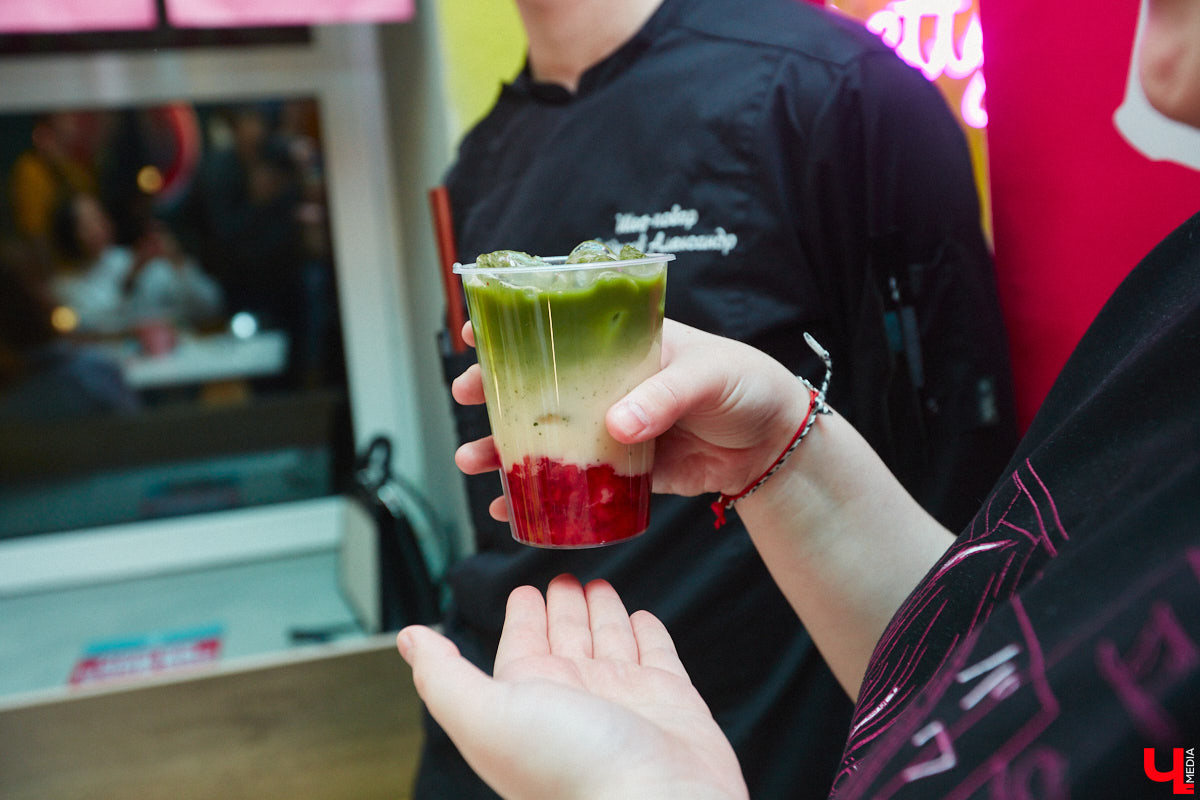 Южная Корея сейчас один из главных трендсеттеров. Люди обожают k-pop айдолов и массово смотрят дорамы. Кусочек яркой страны появился и во Владимире. Рассказываем о концепции нового фуд-проекта, в рамках которого прошла закрытая дегустация с участием «Ключ-Медиа» и популярных блогеров.