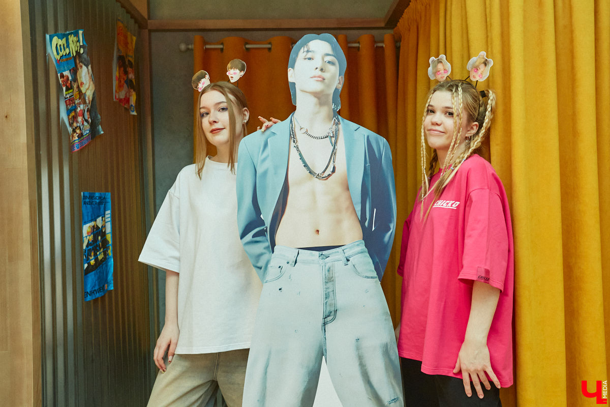 Южная Корея сейчас один из главных трендсеттеров. Люди обожают k-pop айдолов и массово смотрят дорамы. Кусочек яркой страны появился и во Владимире. Рассказываем о концепции нового фуд-проекта, в рамках которого прошла закрытая дегустация с участием «Ключ-Медиа» и популярных блогеров.