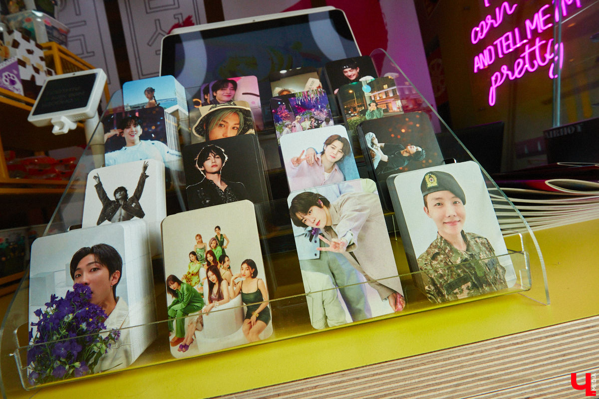 Южная Корея сейчас один из главных трендсеттеров. Люди обожают k-pop айдолов и массово смотрят дорамы. Кусочек яркой страны появился и во Владимире. Рассказываем о концепции нового фуд-проекта, в рамках которого прошла закрытая дегустация с участием «Ключ-Медиа» и популярных блогеров.