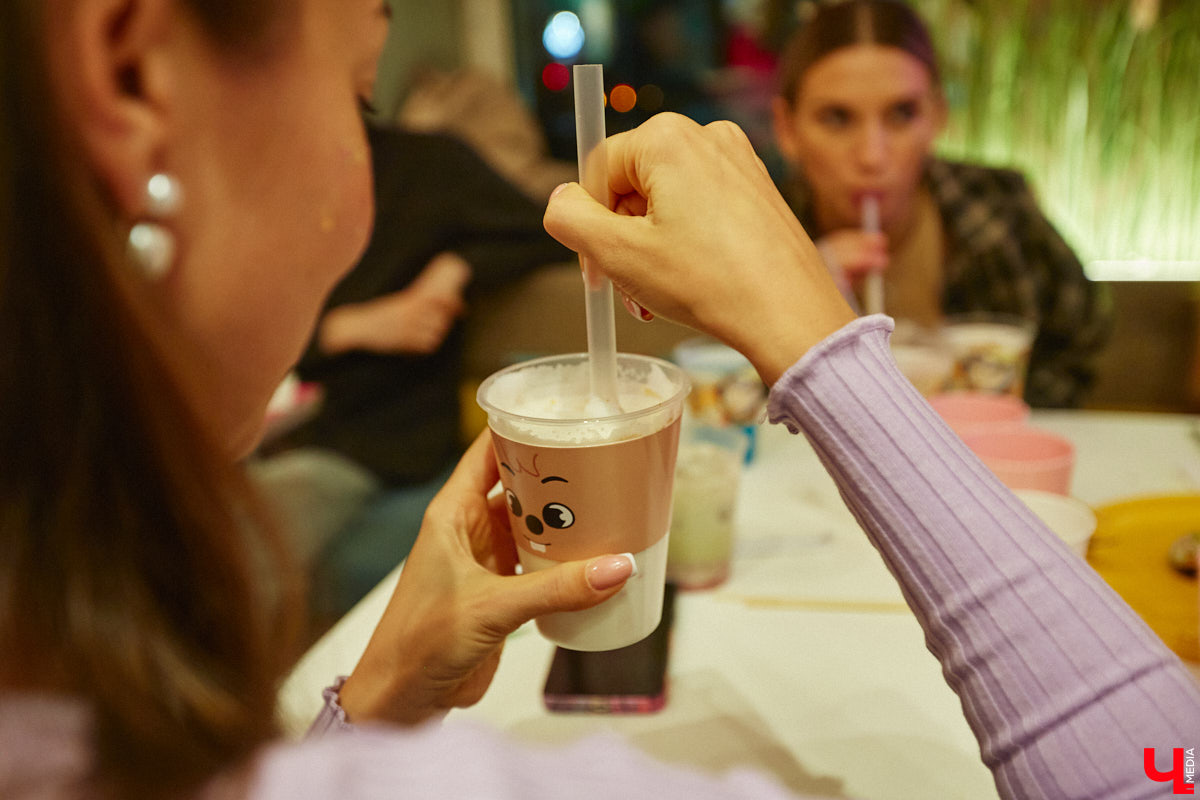 Южная Корея сейчас один из главных трендсеттеров. Люди обожают k-pop айдолов и массово смотрят дорамы. Кусочек яркой страны появился и во Владимире. Рассказываем о концепции нового фуд-проекта, в рамках которого прошла закрытая дегустация с участием «Ключ-Медиа» и популярных блогеров.