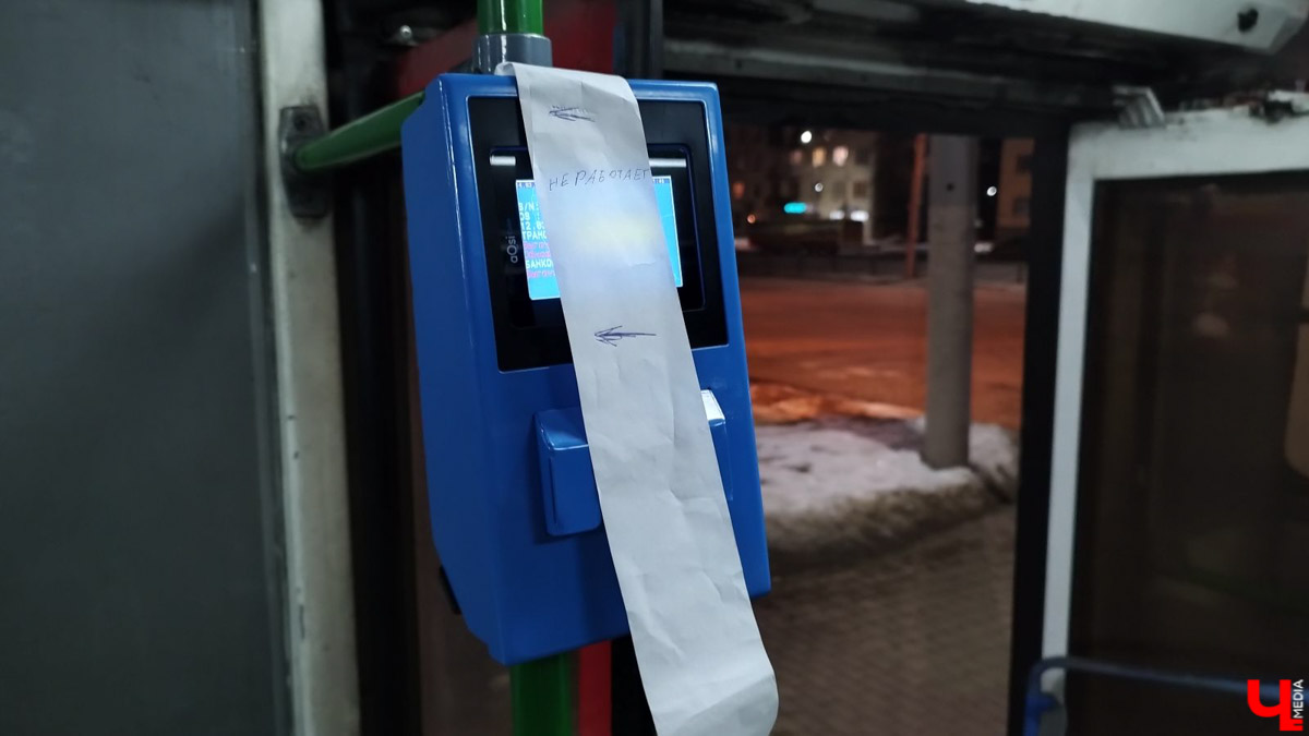 Во владимирском общественном транспорте появились валидаторы, которые взяли на себя роль кондукторов. «Ключ-Медиа» протестировал новинку и задал интересующие многих горожан вопросы Владимиру Каппу — директору компании «Ситикард», установившей аппараты для безналичной оплаты проезда.