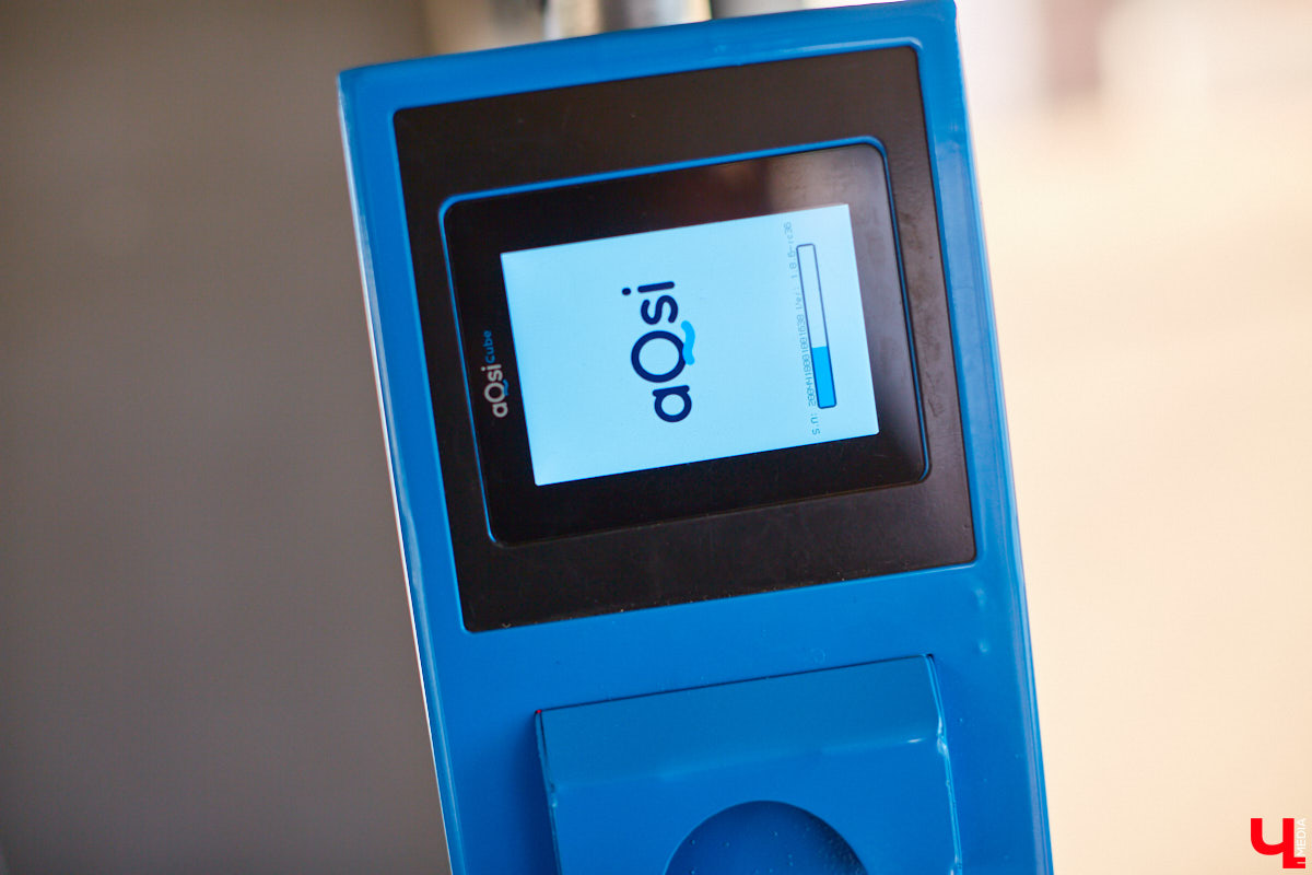 Во владимирском общественном транспорте появились валидаторы, которые взяли на себя роль кондукторов. «Ключ-Медиа» протестировал новинку и задал интересующие многих горожан вопросы Владимиру Каппу — директору компании «Ситикард», установившей аппараты для безналичной оплаты проезда.