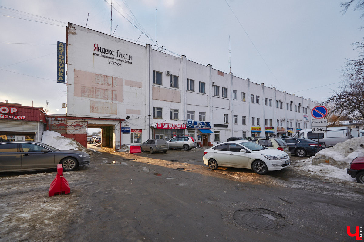 Архитектура Владимира не монолит, а довольно гибкая структура. Какие-то ее элементы улучшаются и возрождаются, другие исчезают навсегда. Хорошо это или плохо, нужно решать локально. Очередным поводом для размышлений может послужить наш сегодняшний обзор построек с неопределенным будущим.