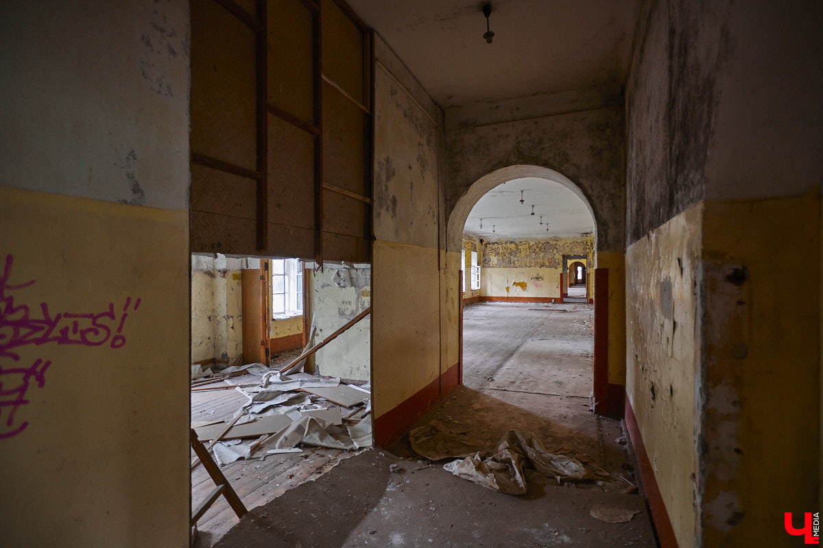 Архитектура Владимира не монолит, а довольно гибкая структура. Какие-то ее элементы улучшаются и возрождаются, другие исчезают навсегда. Хорошо это или плохо, нужно решать локально. Очередным поводом для размышлений может послужить наш сегодняшний обзор построек с неопределенным будущим.