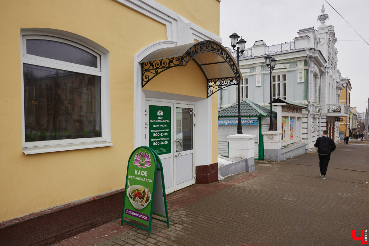 Они приходят и уходят. Это мы сейчас о гастропроектах. На рынке Владимира постоянно какой-то движ, только успевай следить. Так, за последний месяц появились не слишком приятные новости сразу о трех азиатских заведениях. Что-то уже закрыли, другие же точки пока лишь выставили на продажу. Горячие подробности снял с огня «Ключ-Медиа».