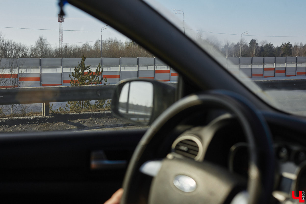 Совсем скоро стартует ремонт Южного объезда города. На работы потратят семь месяцев и 632 миллиона рублей. Сейчас несколько километров пути федеральной трассы М-7 «Волга» абсолютно разбиты. Передвигаться на дороге приходится от ямы до ямы. «Ключ-Медиа» прокатился по аварийному участку на обходе столицы Владимирской области и оценил выбоины своими глазами.