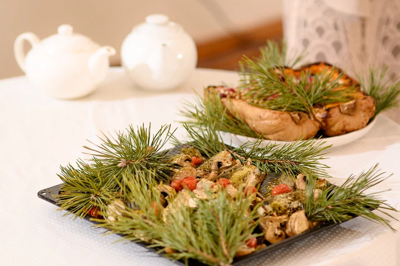 В столице 33-го региона впервые стартовал областной конкурс красоты для юных девушек и замужних дам «Владимирская земля». В предыдущие годы зрелищное мероприятие проходило в Коврове, но настало время для масштабных перемен на проекте! И дело касается не только локации. В 2024 году ввели даже новые номинации — «Size плюс» и «Миссис Классик».